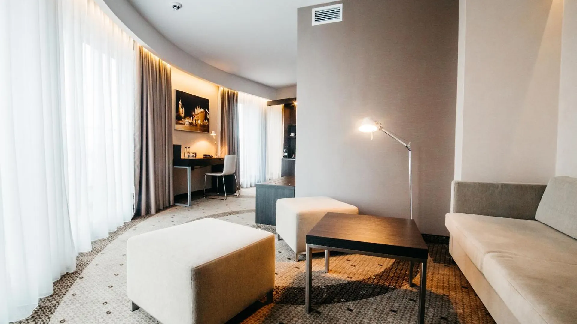Q Hotel Plus Cracovia 4*,
